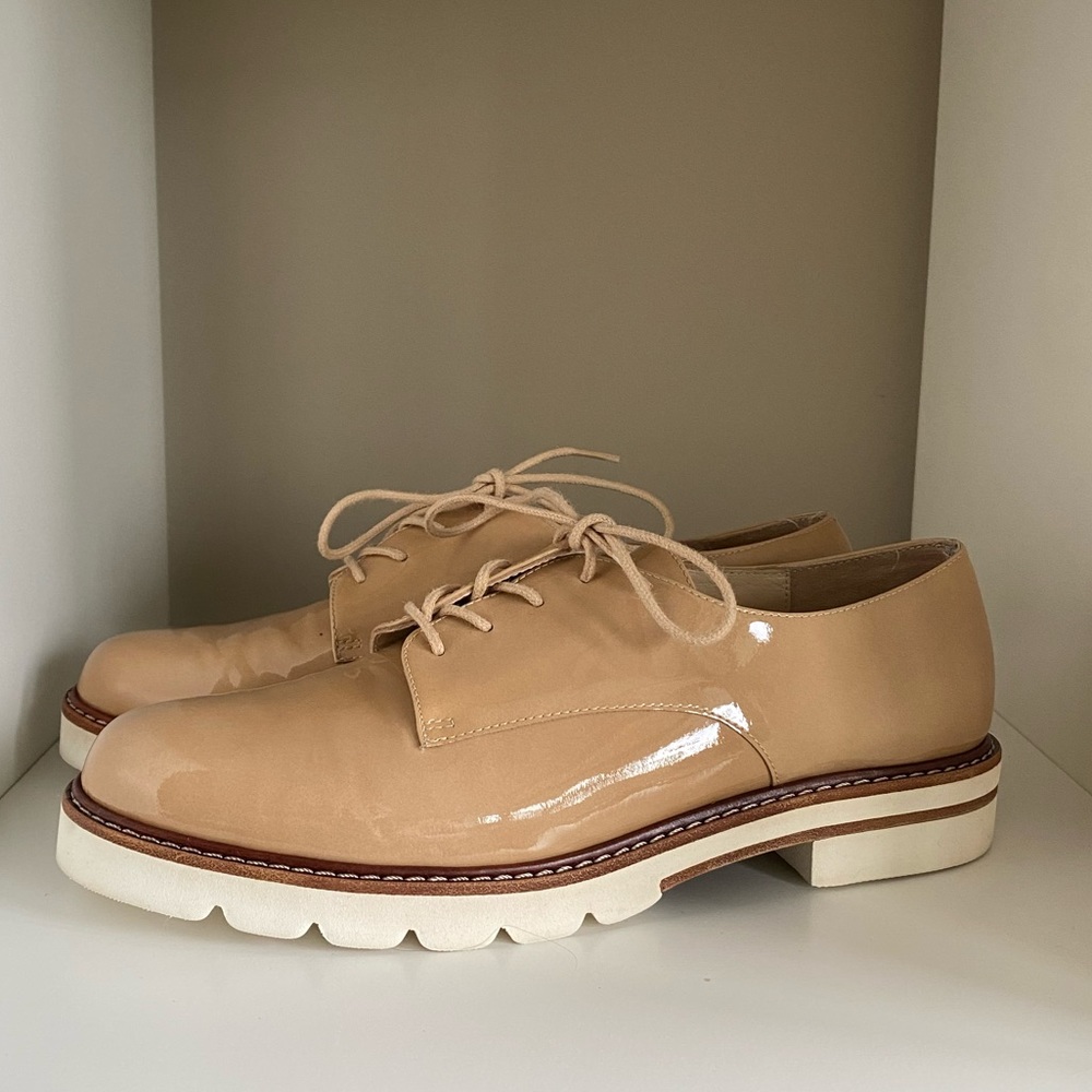 SOLD Stuart Weitzman nude patent metro oxfords